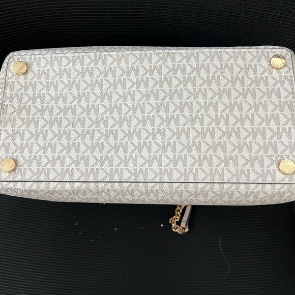 NWOT MICHAEL KORS. Teagan Pebble Leather Large Logo Shoulder bag. - Picture 5 of 5